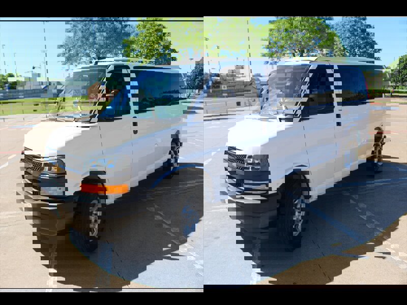 Used 2025 Chevrolet Express 3500 LS RWD image 1