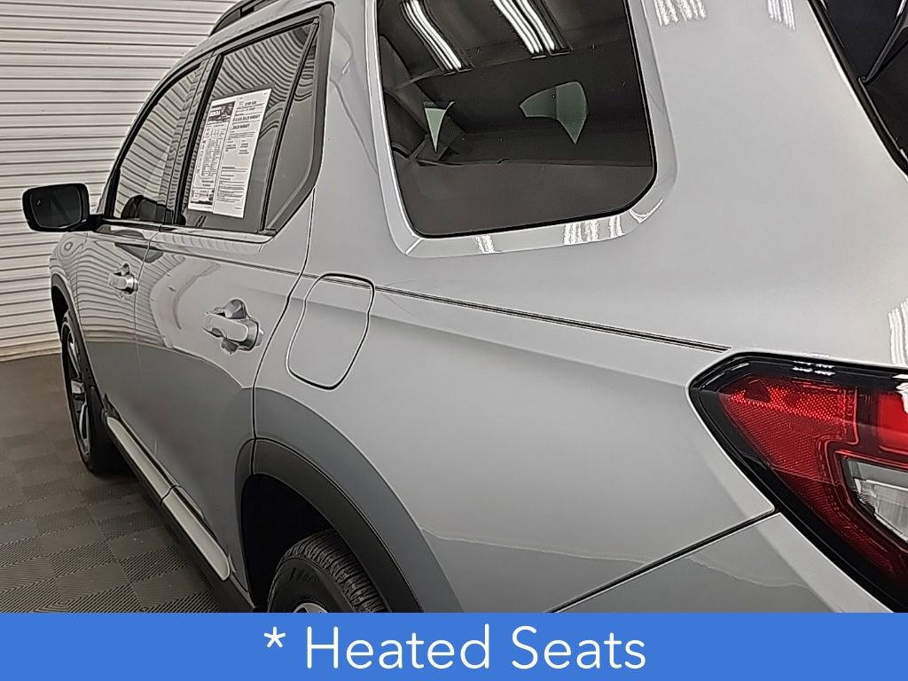 Used 2023 Honda Pilot Touring image 6
