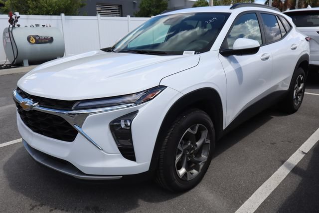 Used 2025 Chevrolet Trax LT FWD image 4