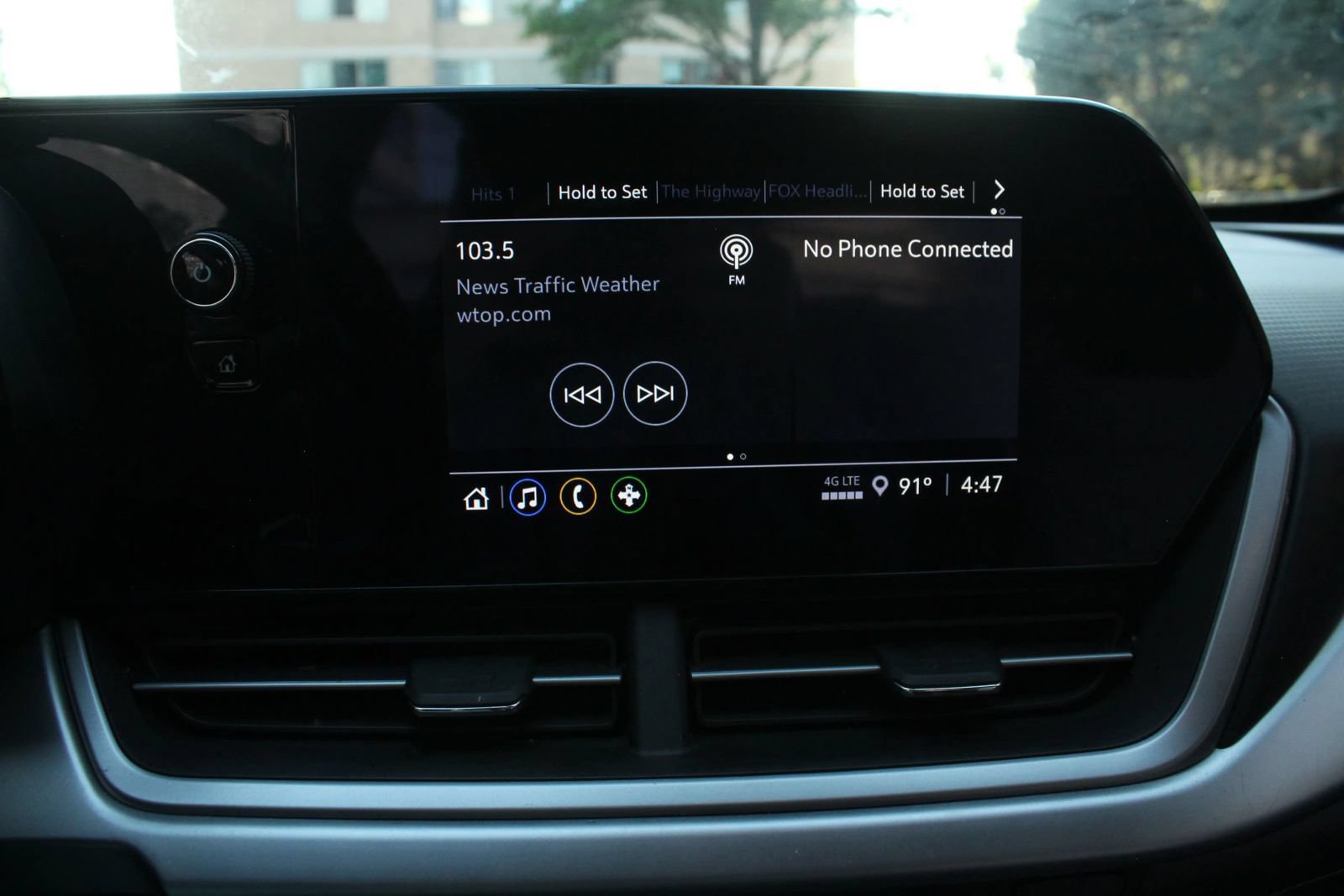 Used 2024 Chevrolet Trax RS FWD image 31