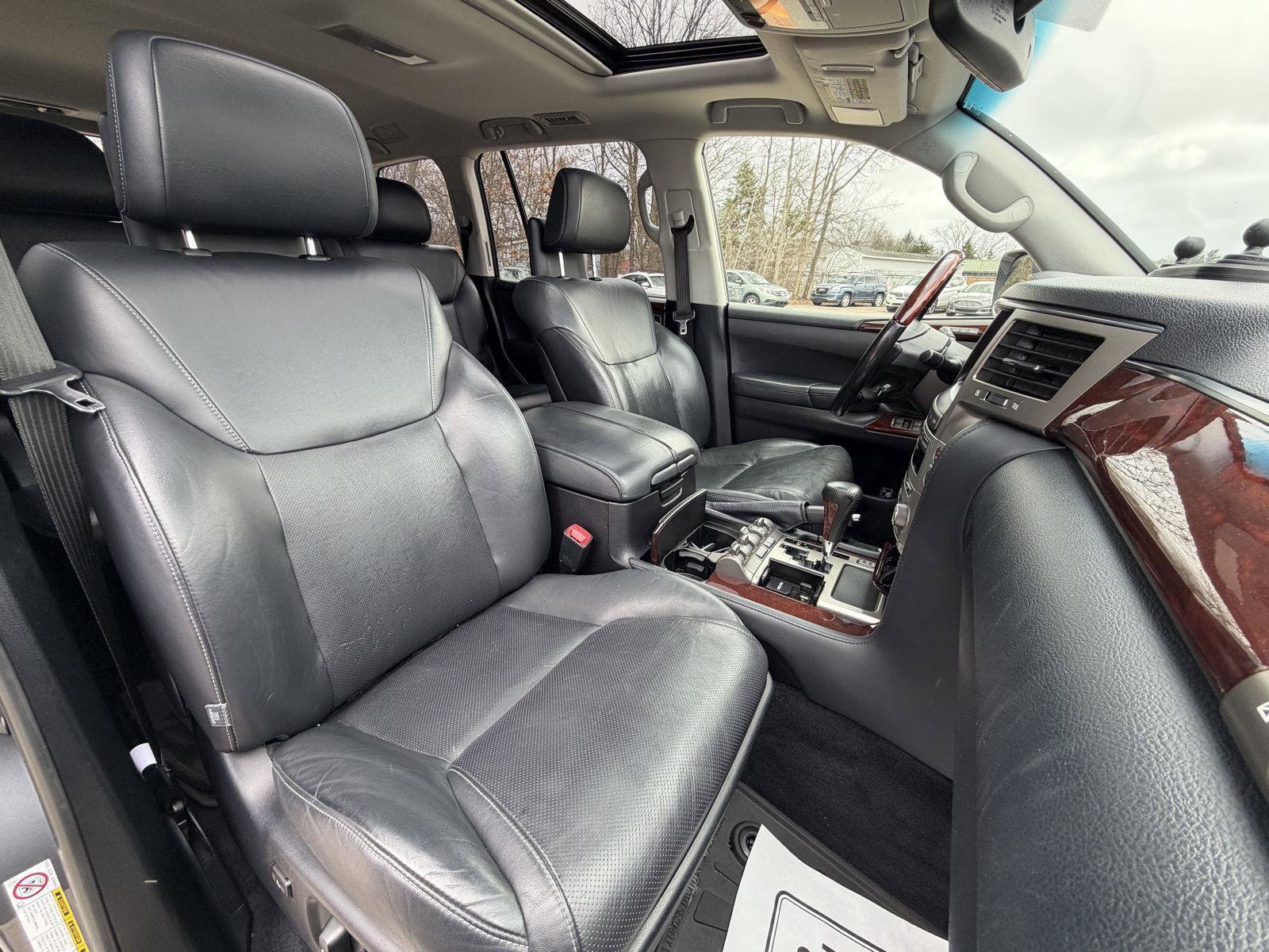 Used 2015 Lexus LX 570 4WD image 32