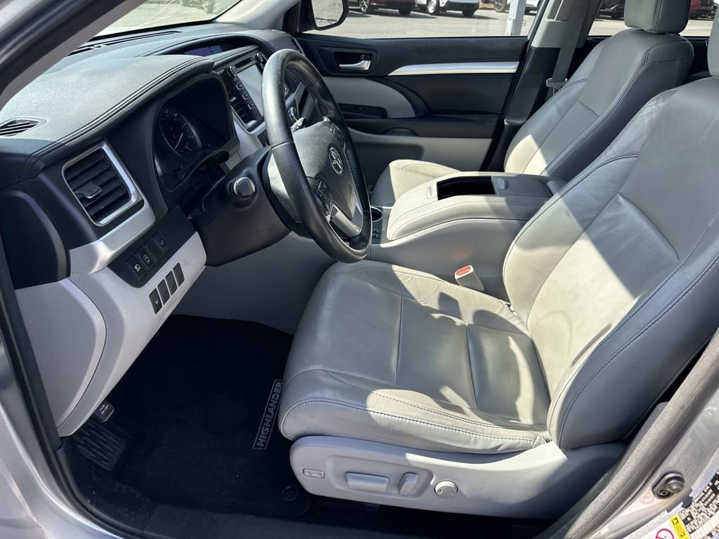 Used 2018 Toyota Highlander XLE image 15