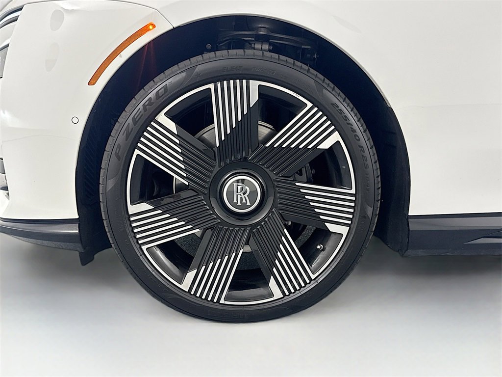 Used 2025 Rolls-Royce Spectre image 34
