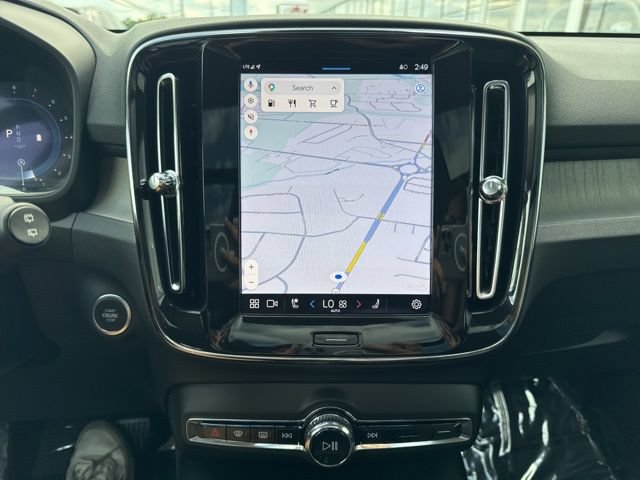 Used 2025 Volvo XC40 B5 Plus AWD/4WD image 24