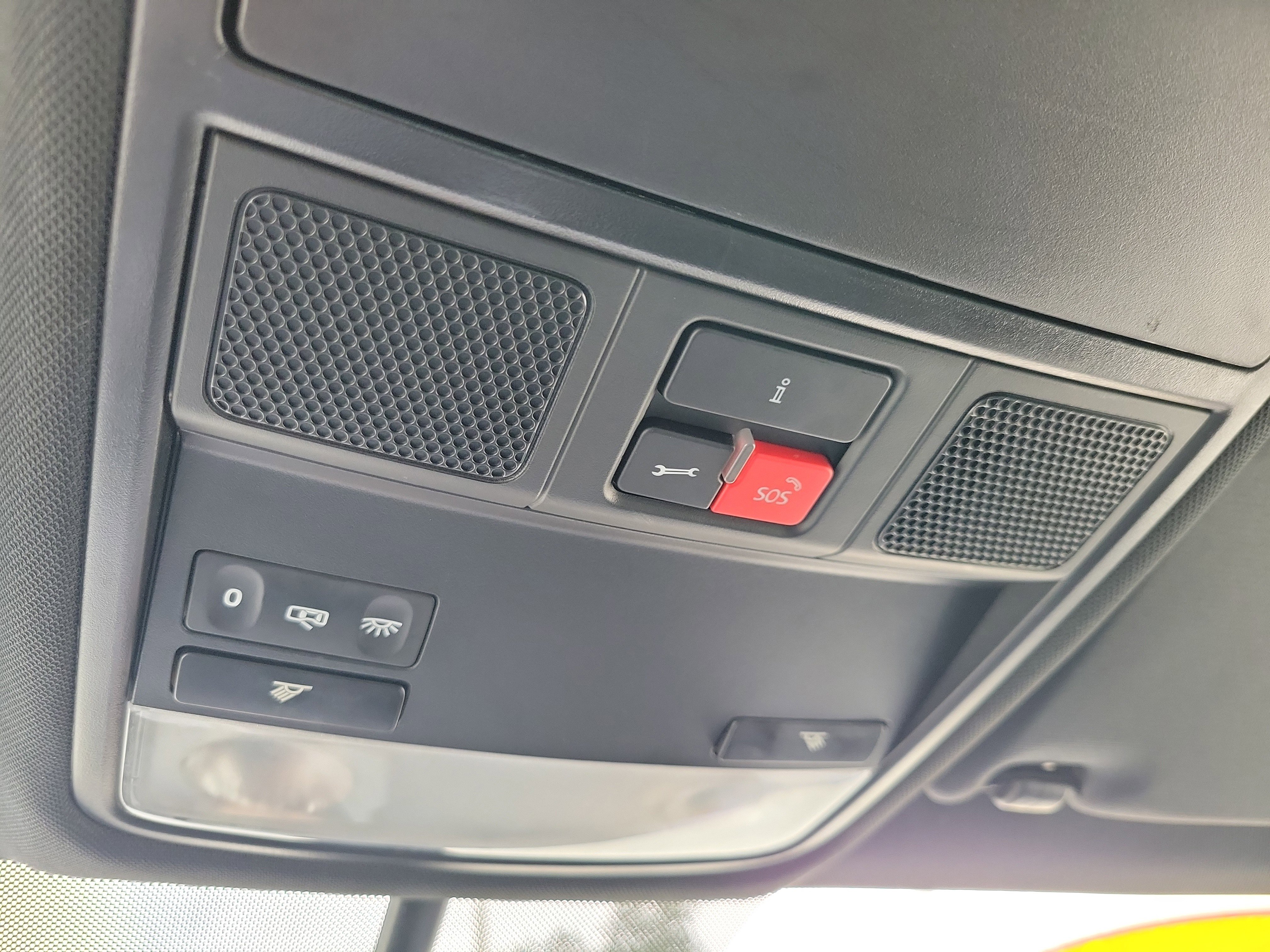 Used 2016 Volkswagen Tiguan R-Line image 18