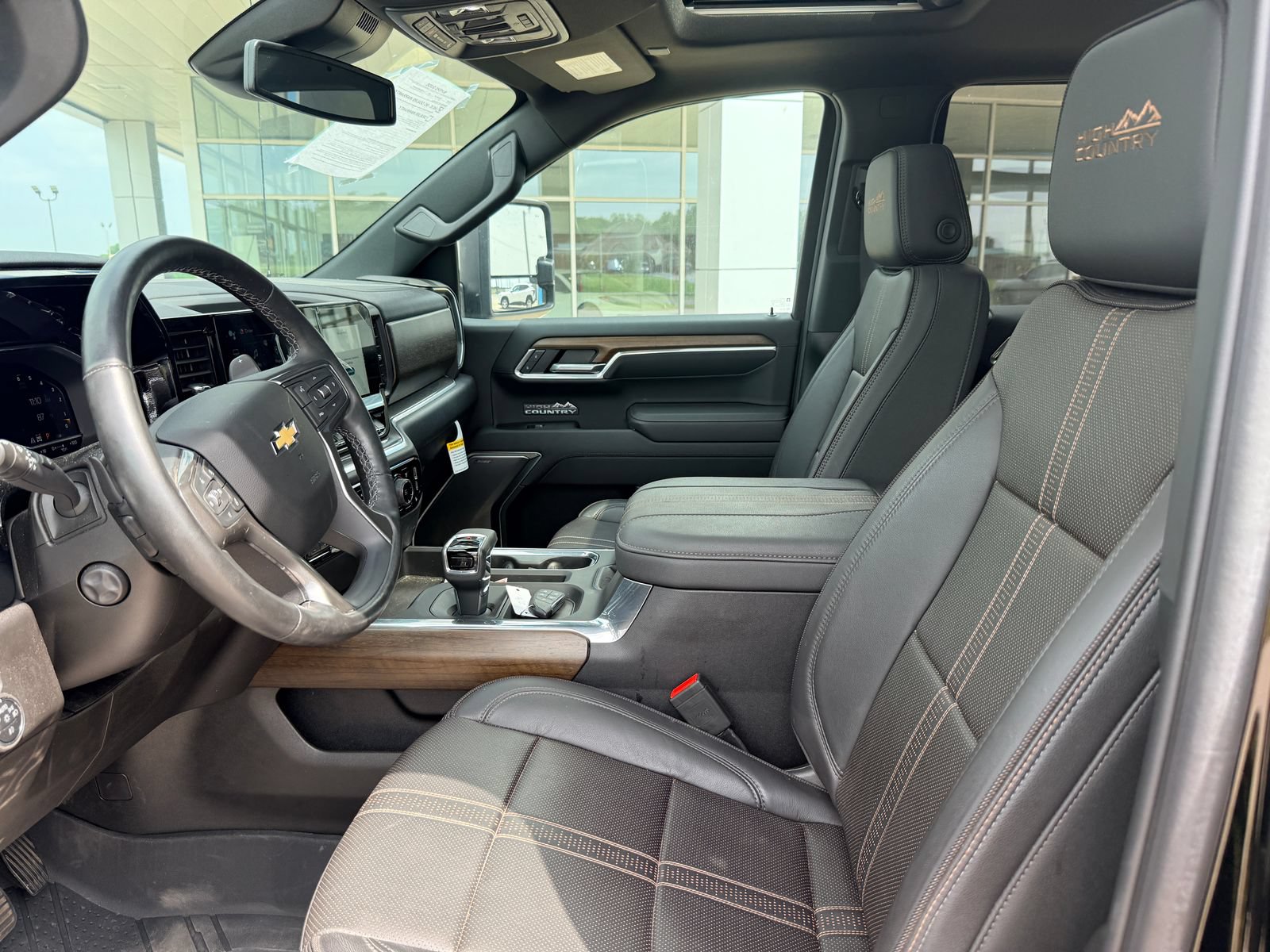Used 2025 Chevrolet Silverado 1500 High Country w/ High Country Premium Package AWD/4WD image 9
