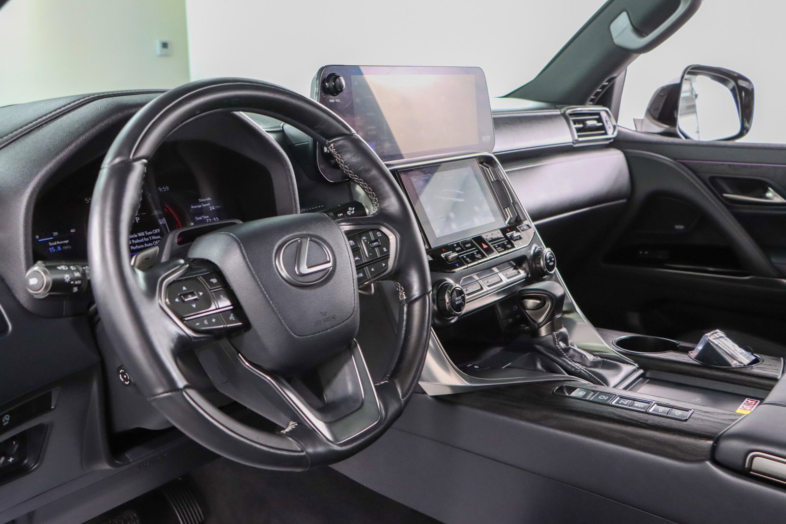 Used 2025 Lexus LX 600 4WD w/ Luxury Package image 26