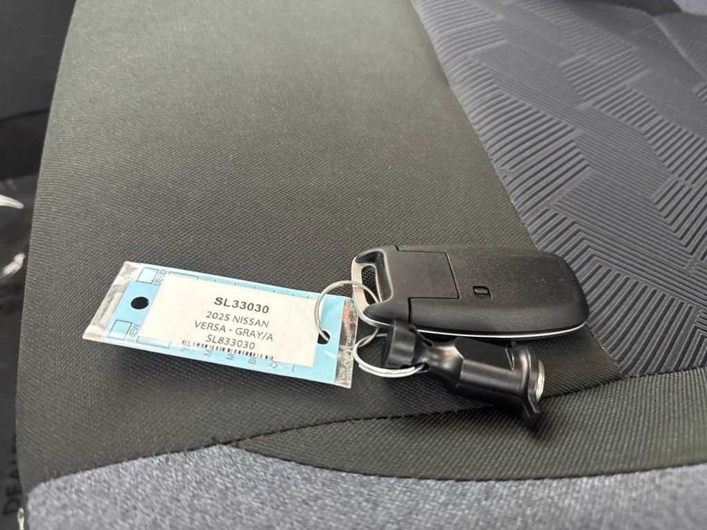 Used 2025 Nissan Versa SV FWD image 31