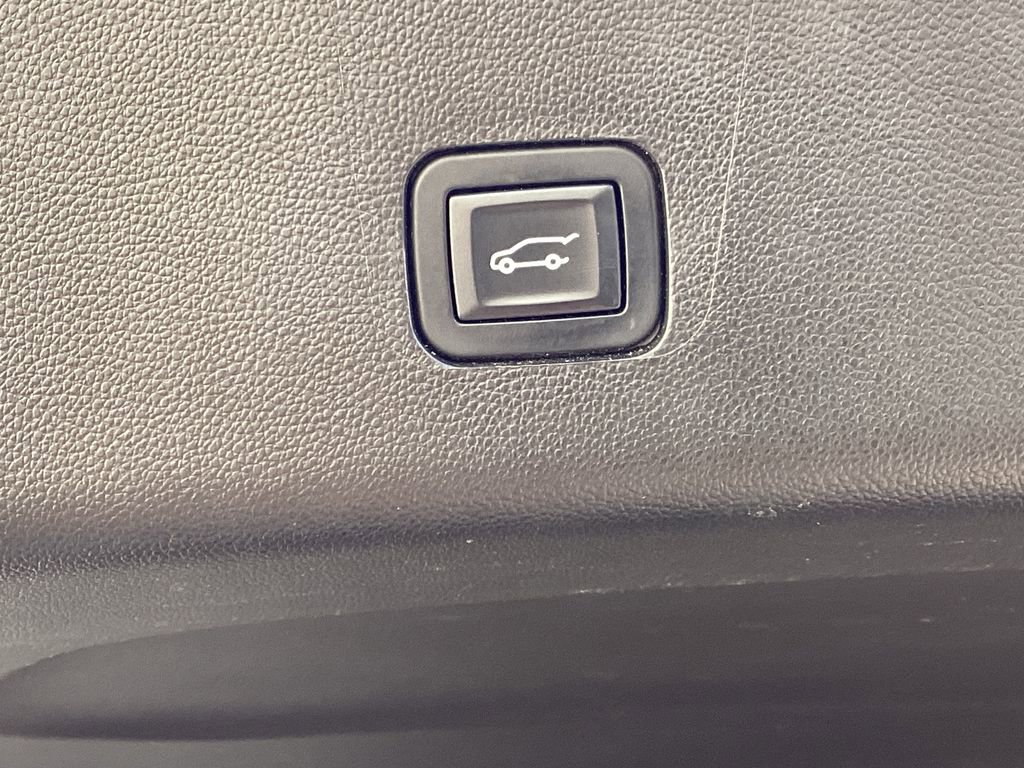 Used 2018 Chevrolet Traverse High Country image 36