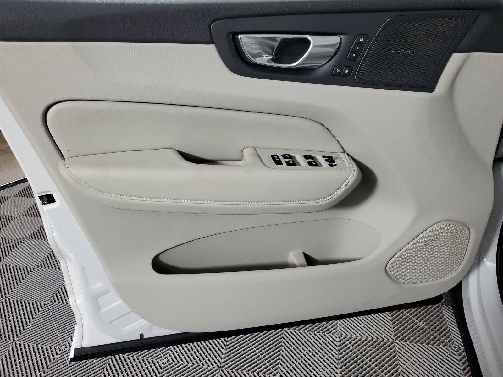 New 2027 Volvo XC60 B5 Ultra AWD/4WD image 19