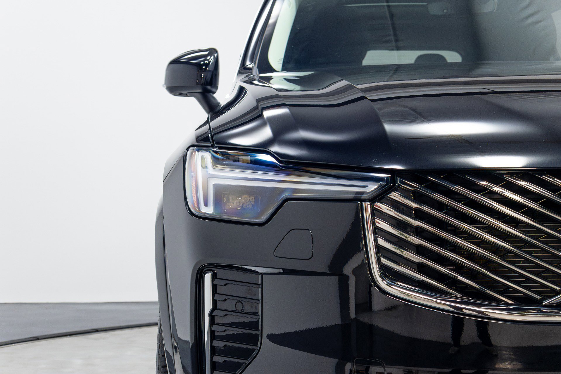 Used 2025 Volvo XC90 B6 Plus image 54