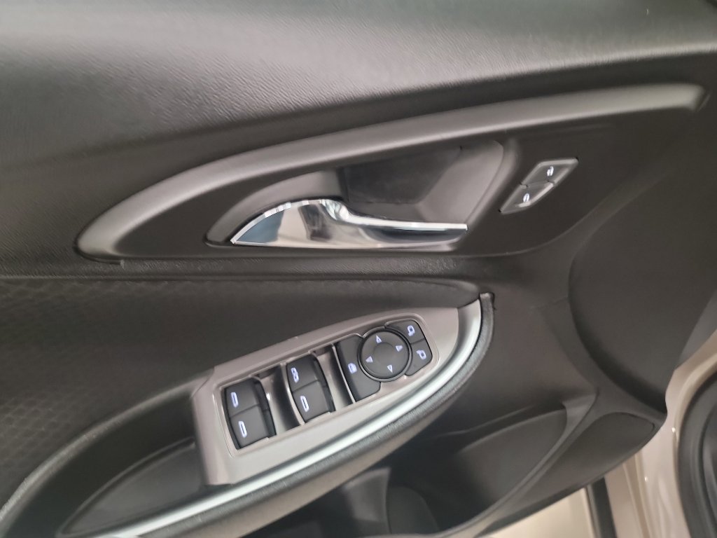 Used 2025 Chevrolet Malibu LT image 17