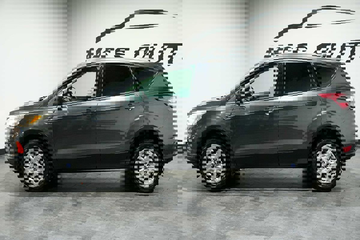 Used 2017 Ford Escape S image 3