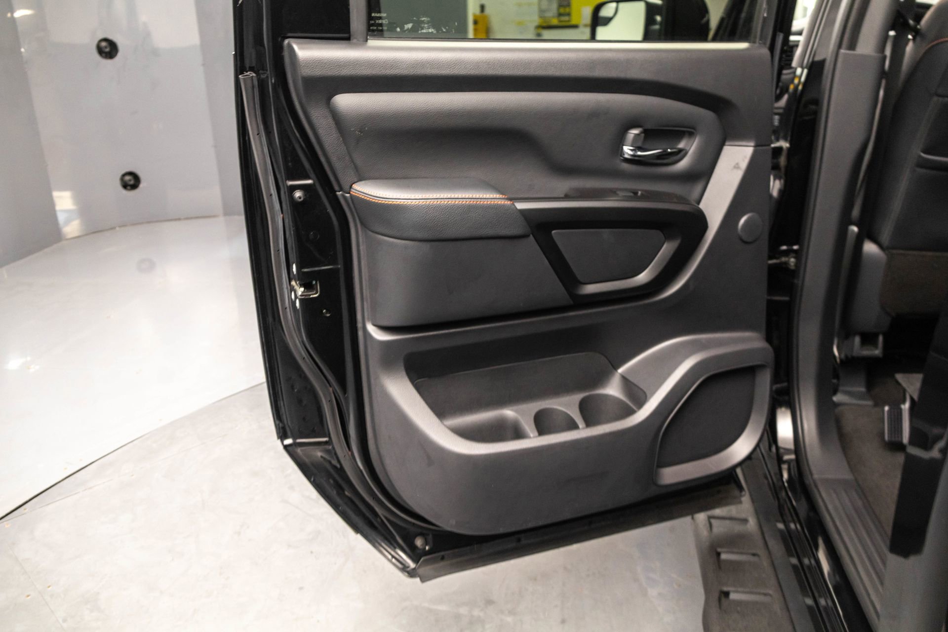 Used 2023 Nissan Titan PRO-4X w/ Pro-4x Convenience Package AWD/4WD image 33