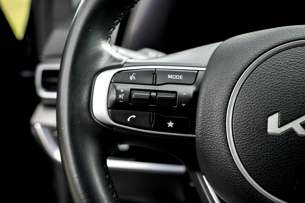 Used 2023 Kia Sportage EX image 17