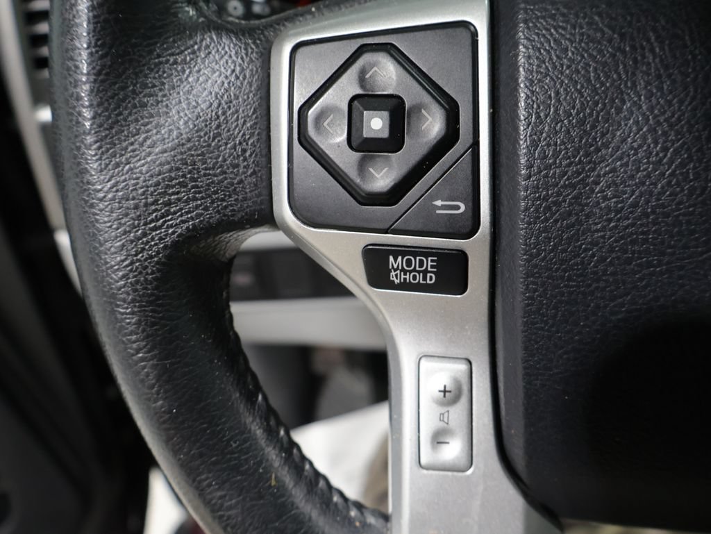 Used 2016 Toyota Sequoia SR5 AWD/4WD image 31