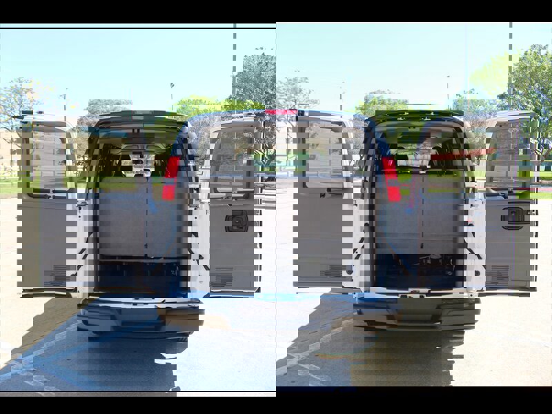 Used 2025 Chevrolet Express 3500 LS RWD image 10