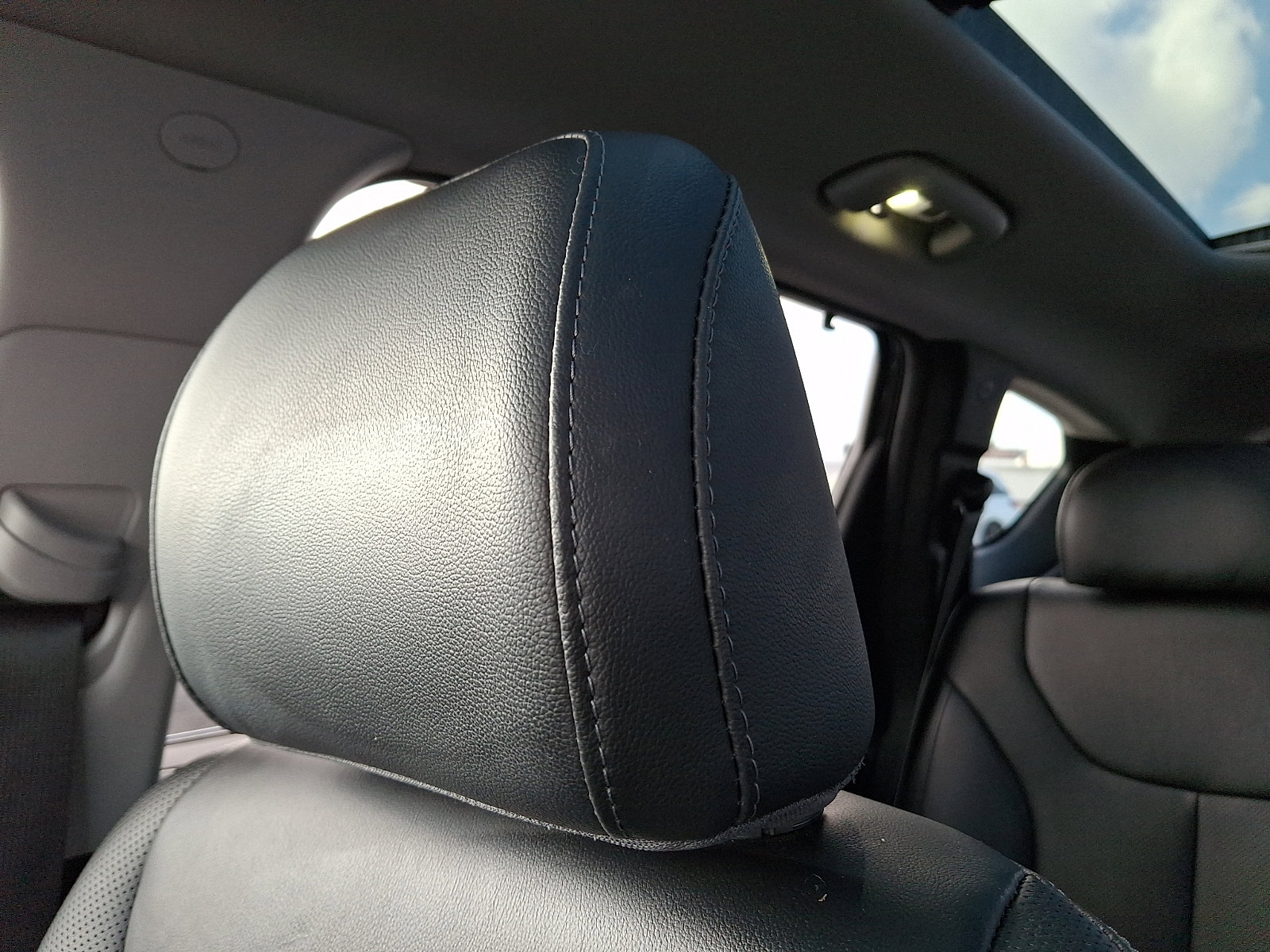 Used 2022 Hyundai Santa Fe SEL w/ Convenience + Premium Package image 13