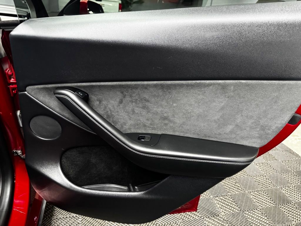 Used 2024 Tesla Model Y Long Range image 51
