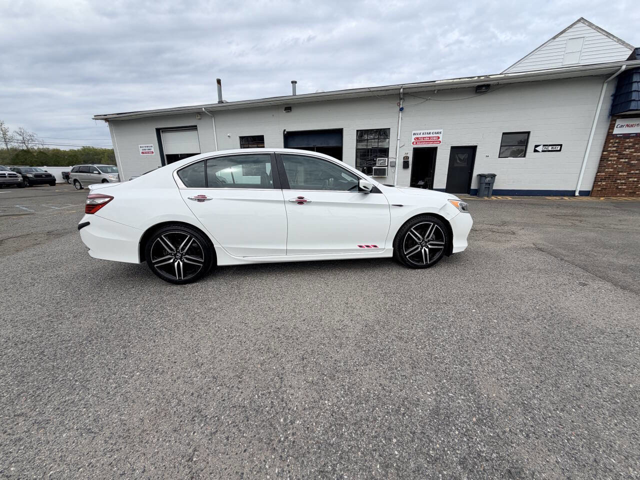 Used 2017 Honda Accord Sport image 9