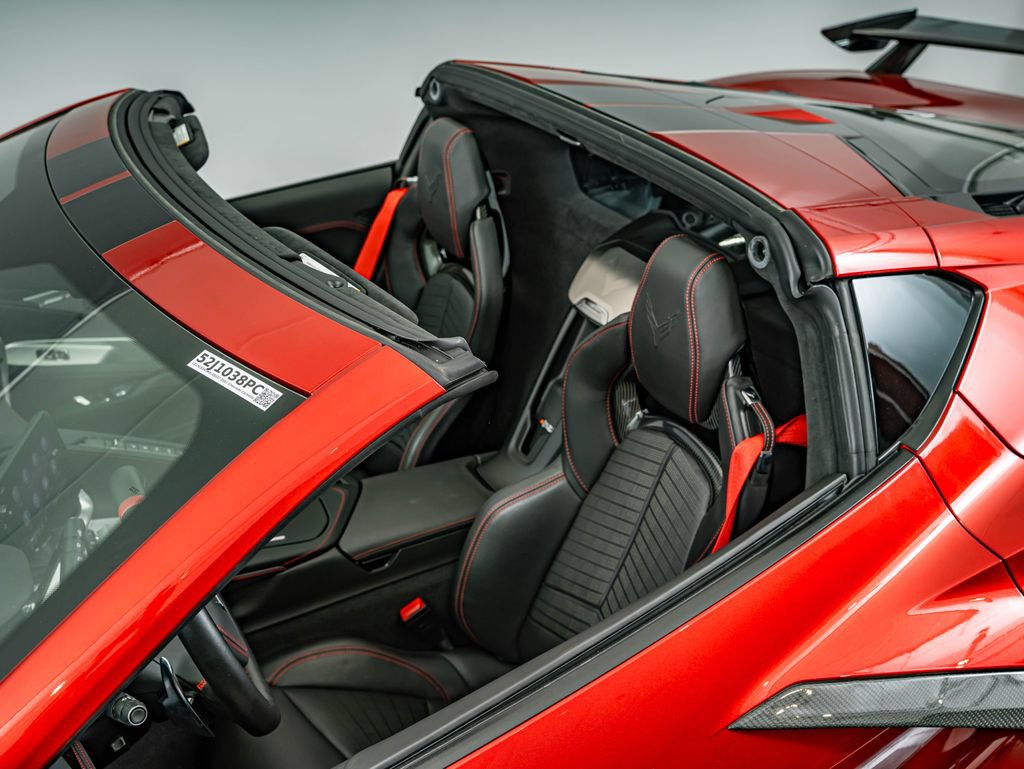 Used 2021 Chevrolet Corvette Stingray Premium Cpe w/ Z51 Performance Package RWD image 27