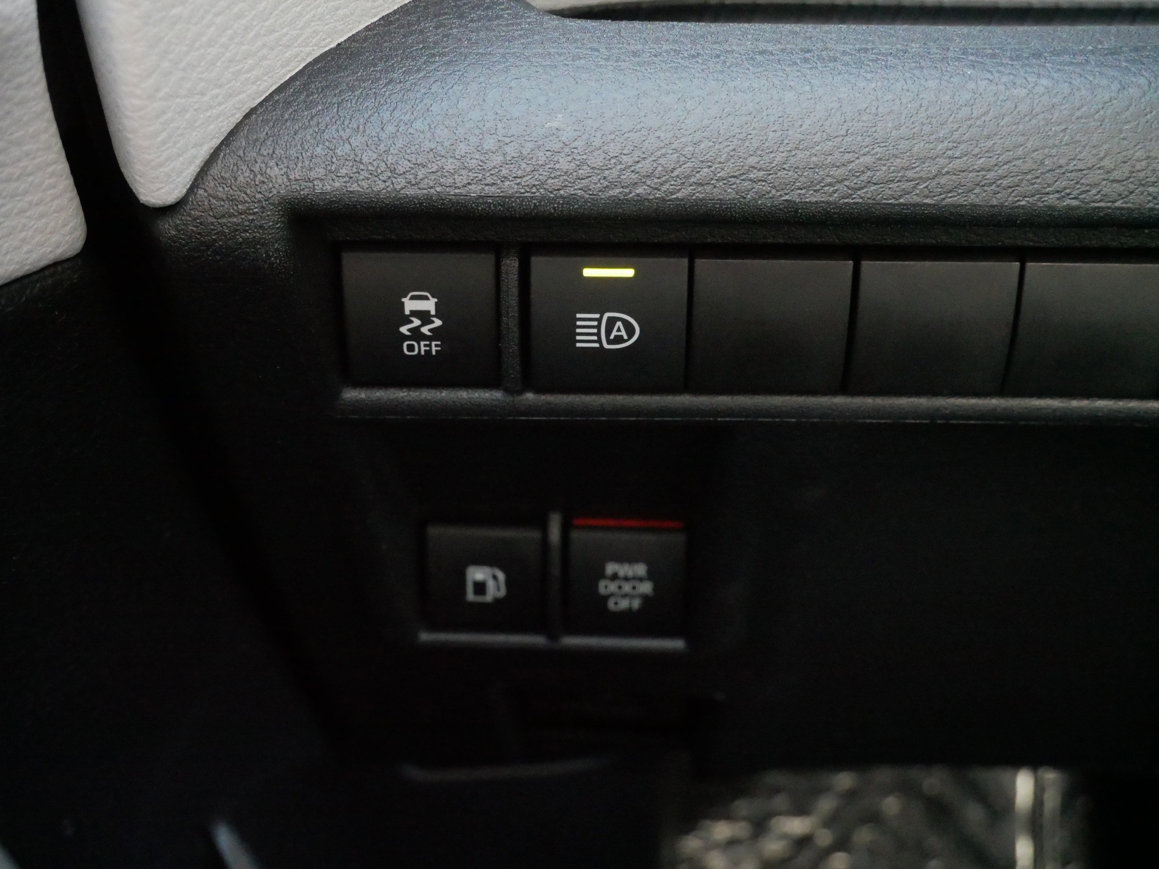 Used 2025 Toyota Sienna LE image 27