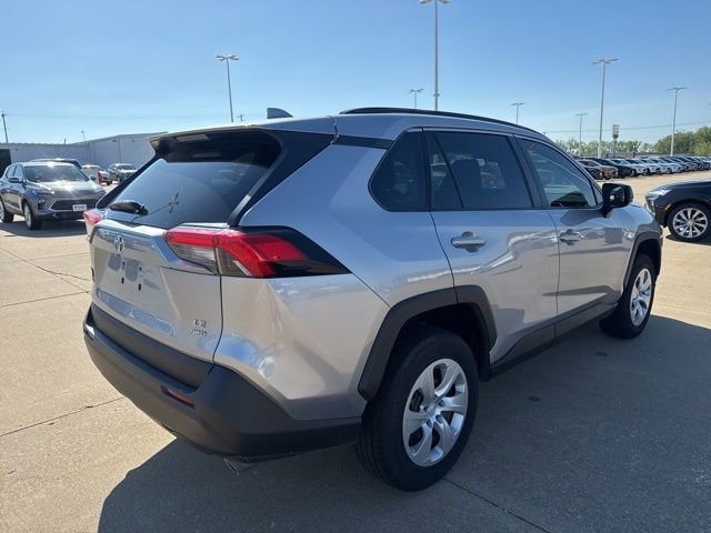 Used 2019 Toyota RAV4 LE image 3