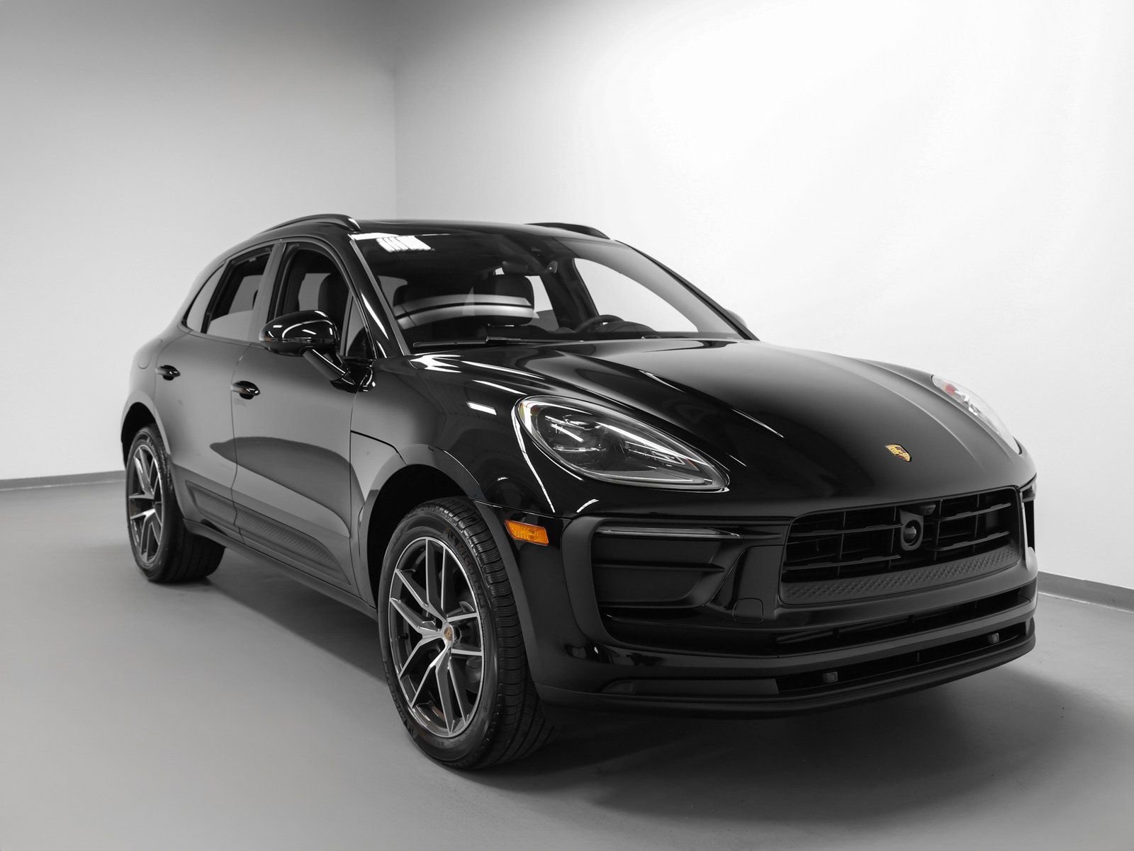 Certified 2026 Porsche Macan image 10