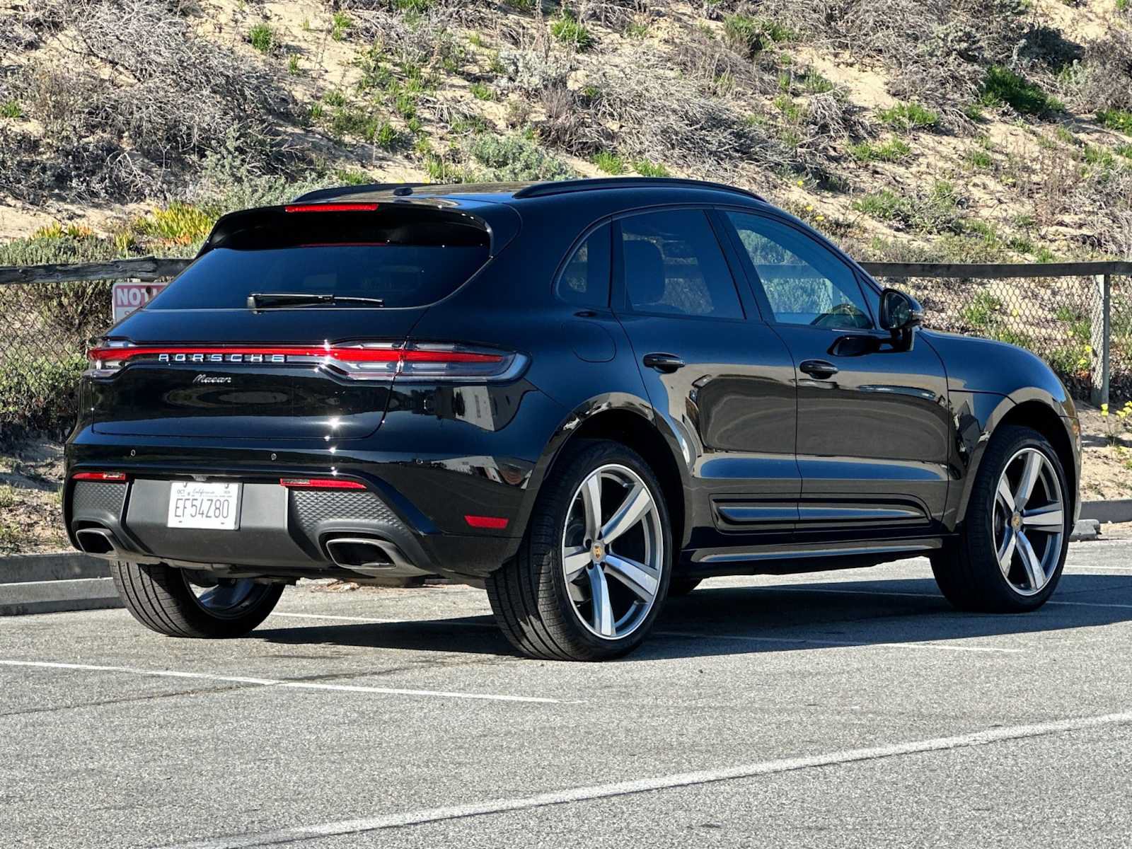 Certified 2025 Porsche Macan AWD/4WD image 7