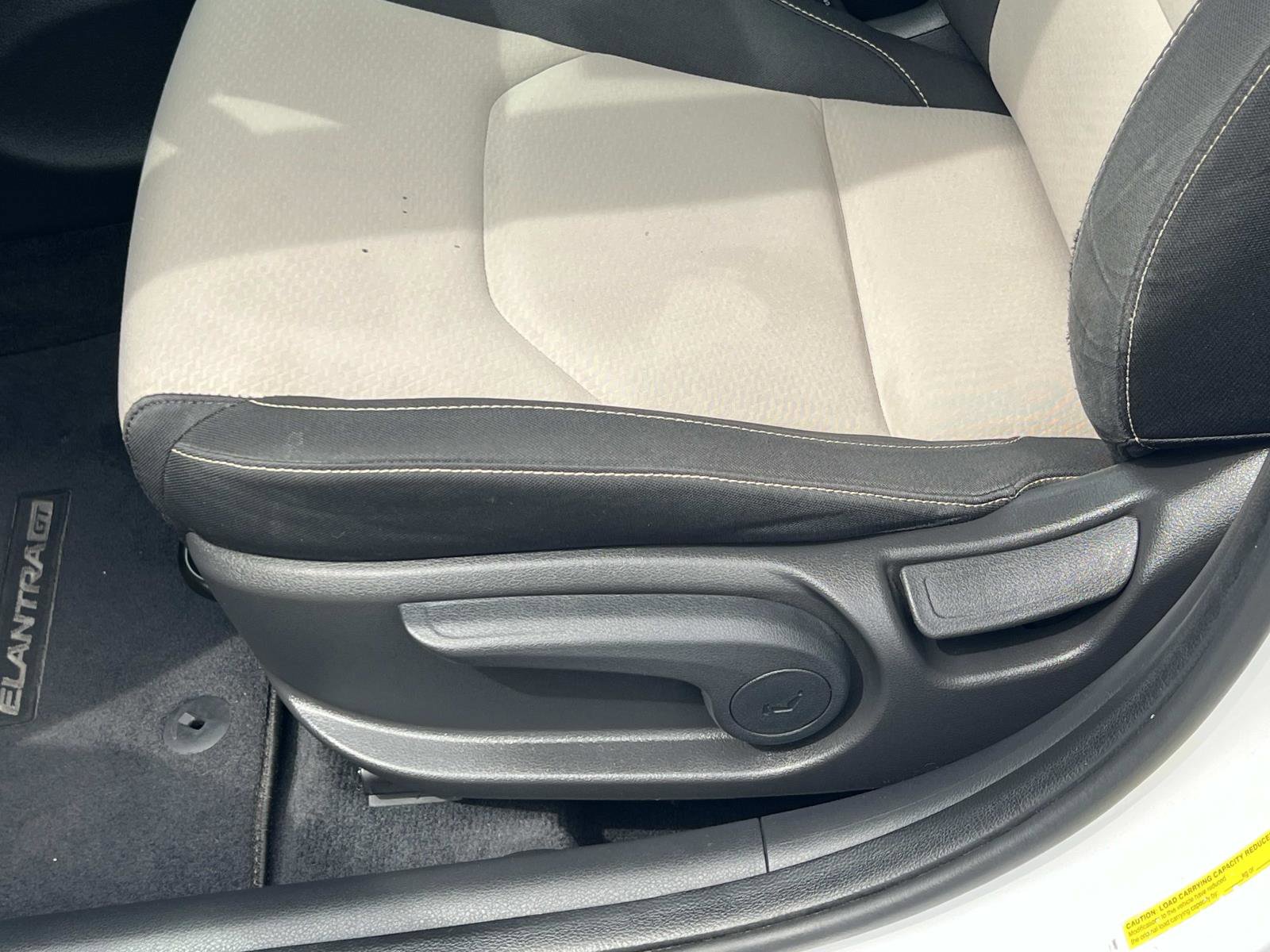 Used 2018 Hyundai Elantra GT image 17