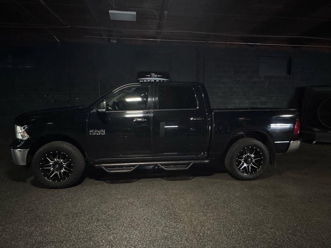 Used 2014 RAM 1500 Classic SLT w/ Luxury Group AWD/4WD image 2