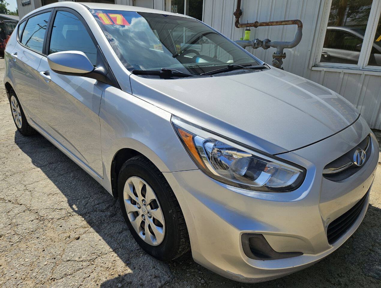 Used 2017 Hyundai Accent SE FWD image 1