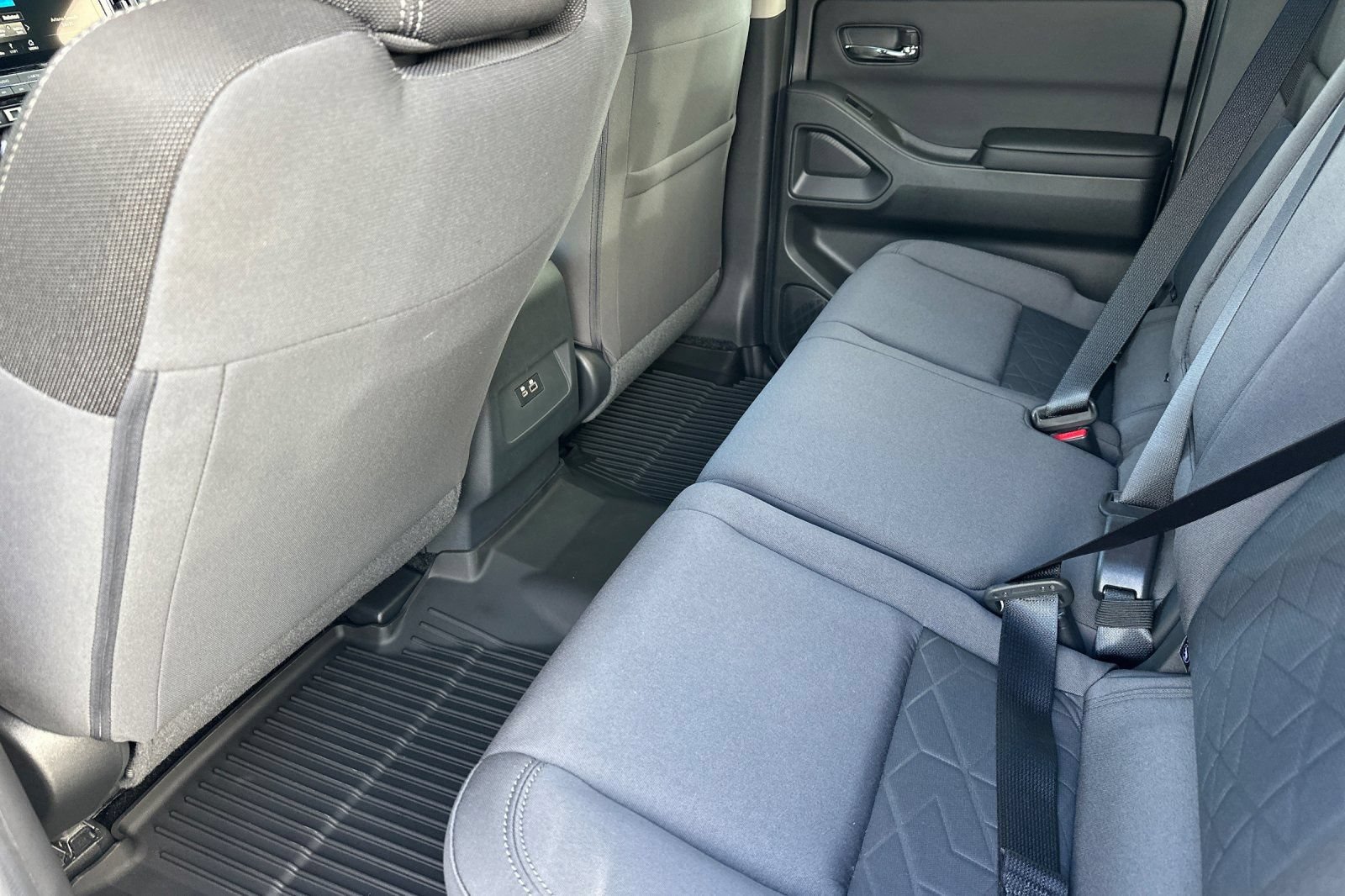 New 2026 Nissan Frontier SV w/ All-Weather Content Package AWD/4WD image 14
