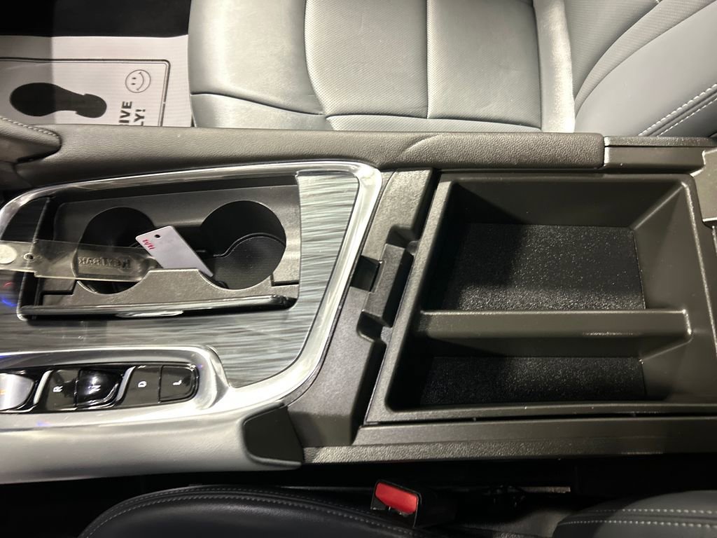 Used 2024 Buick Enclave Essence image 21