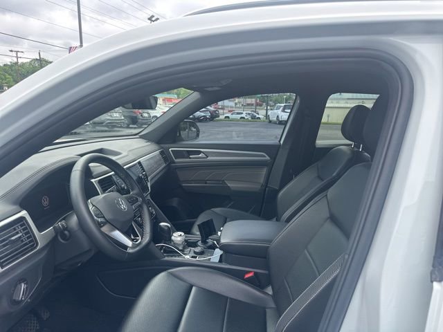 Used 2022 Volkswagen Atlas Cross Sport SE w/ Black Wheel Package AWD/4WD image 8