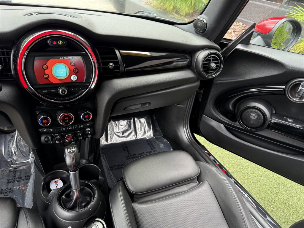 Used 2019 MINI Cooper S w/ Premium Package image 17