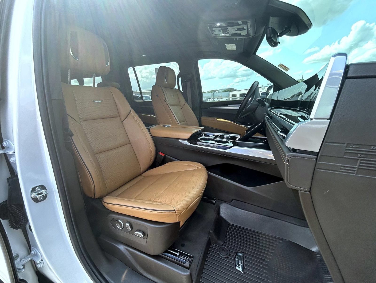 Certified 2025 Cadillac Escalade ESV Premium Luxury w/ Touring Package AWD/4WD image 16