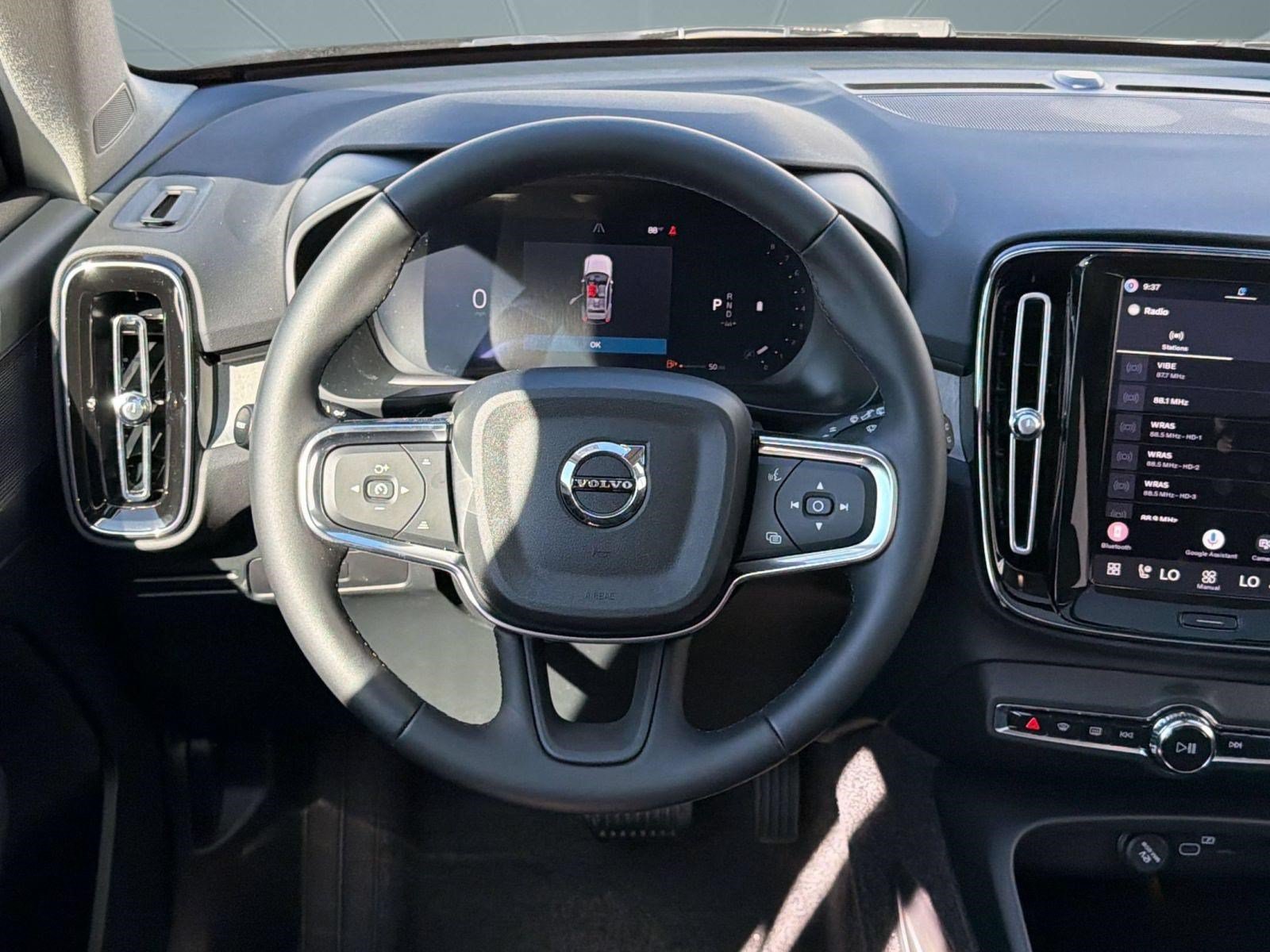 New 2026 Volvo XC40 B4 Core w/ Climate Package FWD image 11