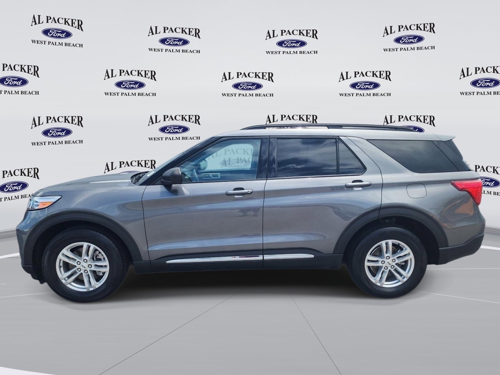 Certified 2023 Ford Explorer XLT w/ Equipment Group 202A RWD image 2