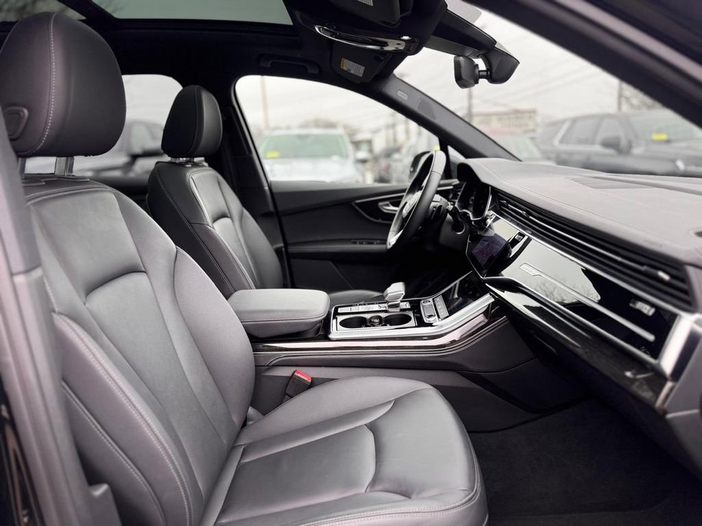 Used 2025 Audi Q7 3.0T Premium Plus image 23