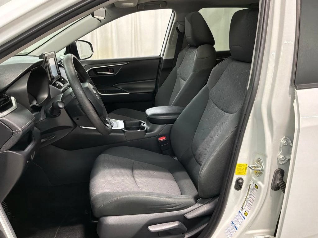 Used 2019 Toyota RAV4 XLE w/ Carpet Mat Package AWD/4WD image 20