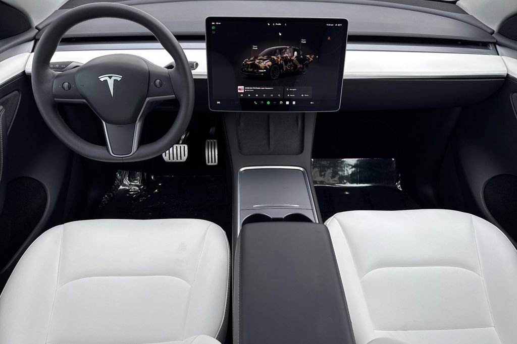 Used 2025 Tesla Model Y Performance image 12