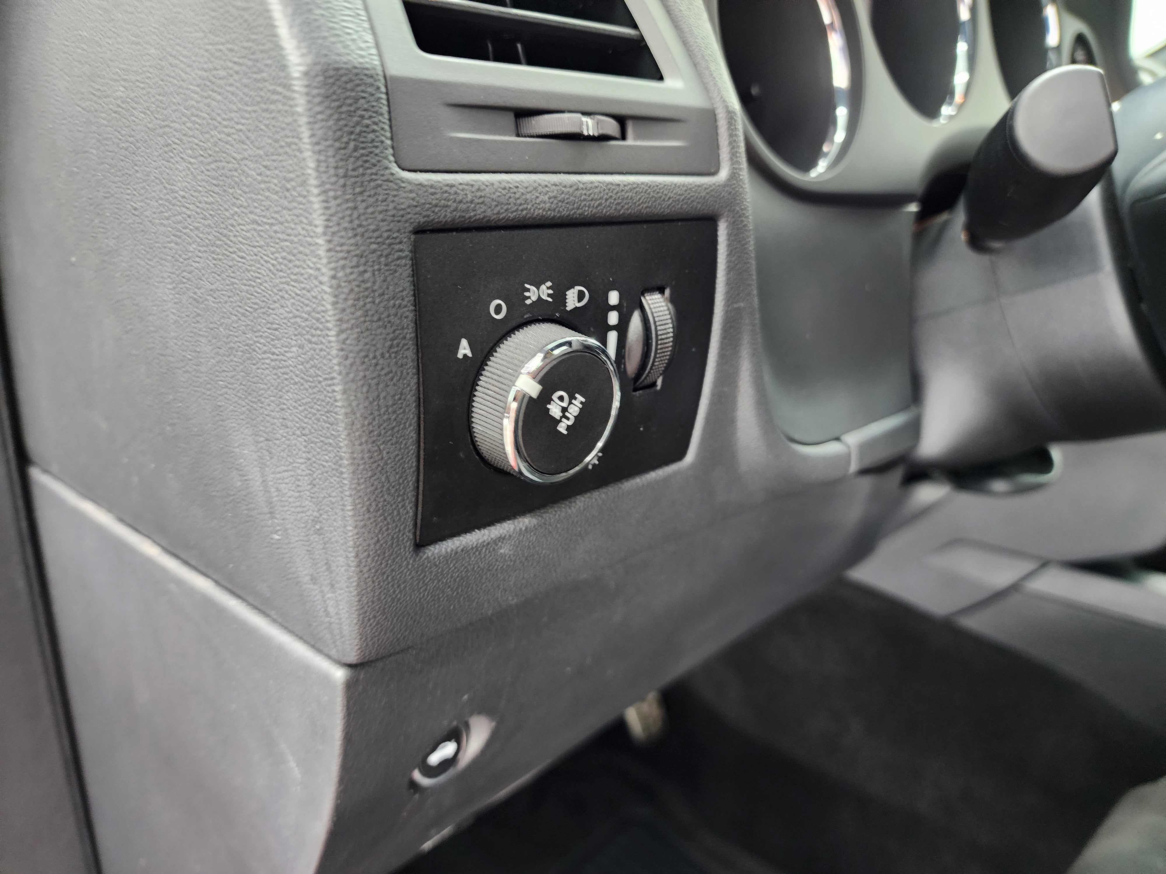 Used 2014 Dodge Challenger SRT8 image 32