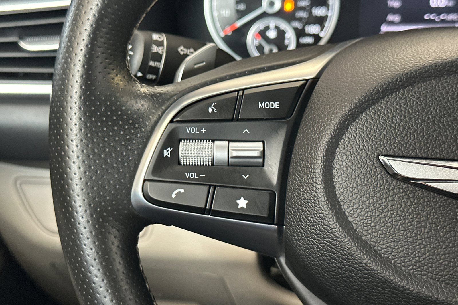 Used 2023 Genesis G70 2.0T RWD image 29