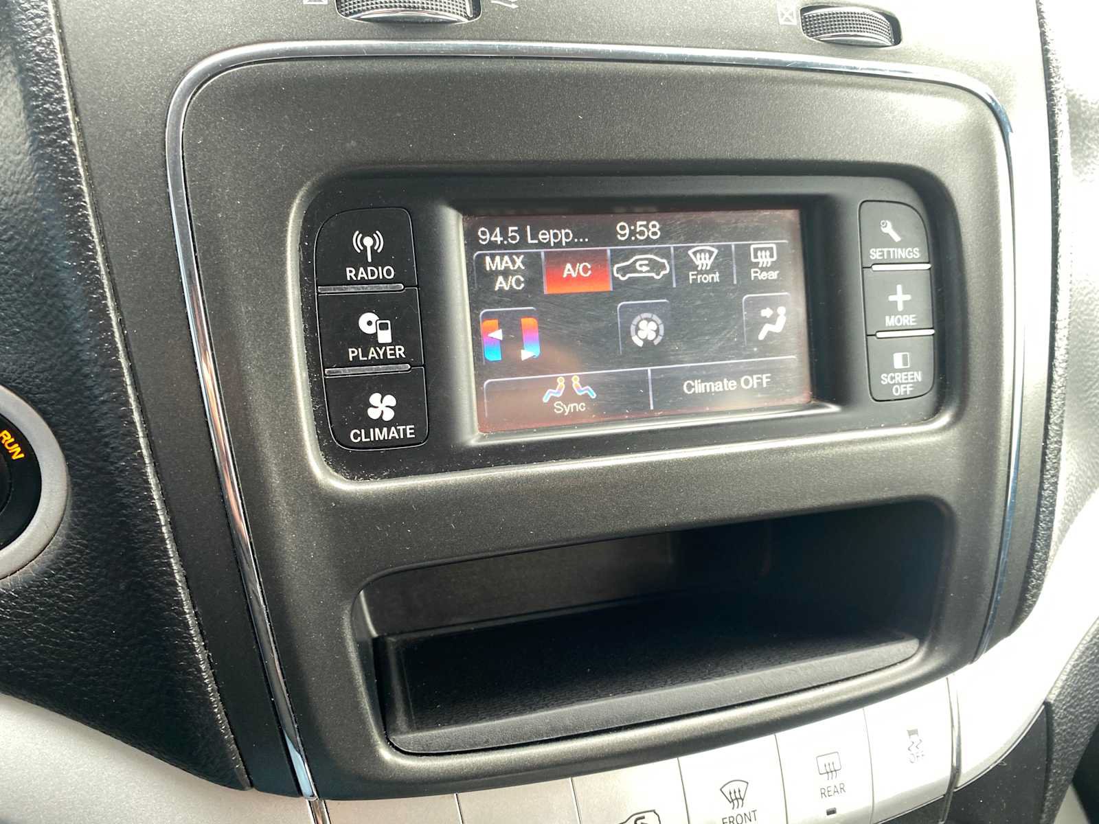 Used 2018 Dodge Journey SE FWD image 18