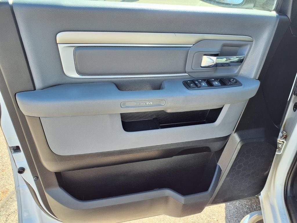 Used 2019 RAM 1500 Classic SLT AWD/4WD image 11