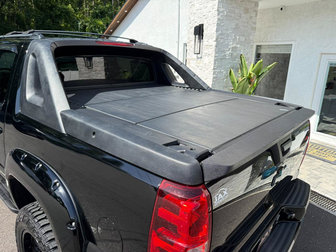 Used 2011 Chevrolet Avalanche LTZ AWD/4WD image 8
