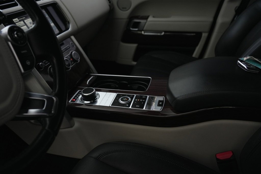Used 2015 Land Rover Range Rover Supercharged image 16