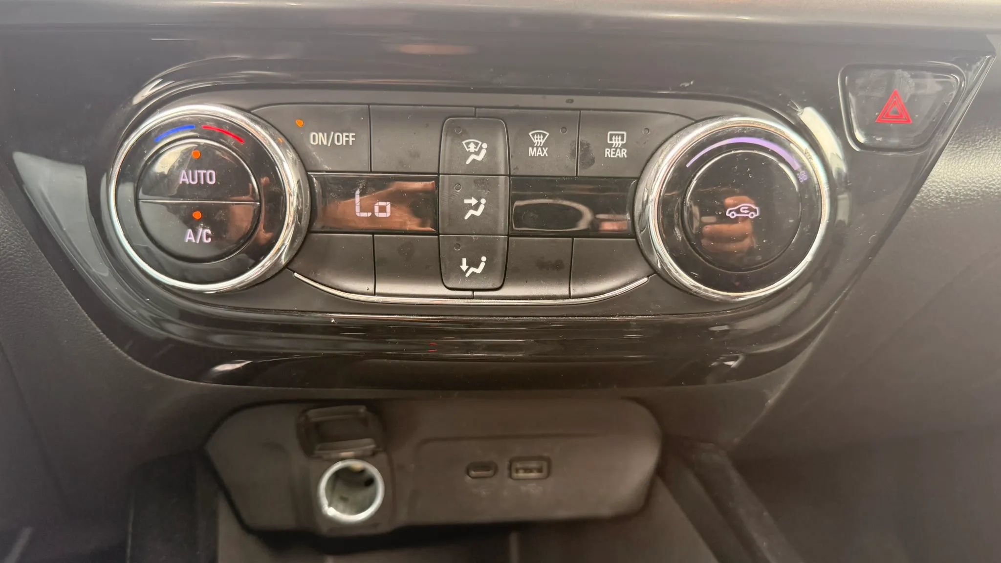 Used 2025 Chevrolet Trax LT FWD image 24
