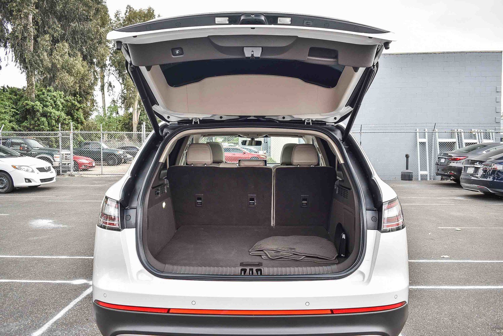 Used 2022 Lincoln Nautilus Reserve w/ Luxury Package image 22